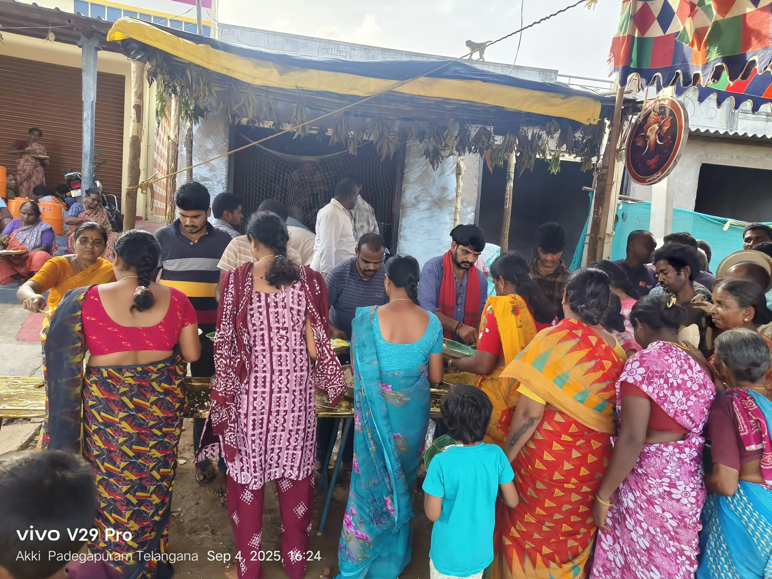 నార్లాపూర్‌లో గణపతి నవరాత్రుల సందర్భంగా అన్నదానం