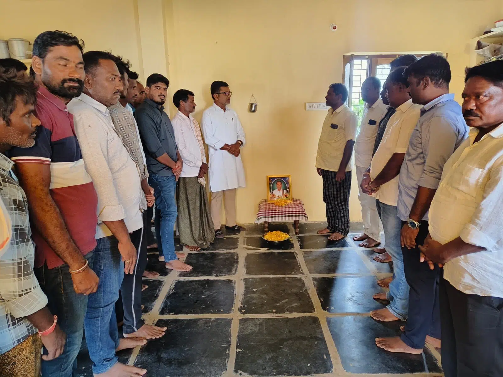 పలు కుటుంబాలను పరామర్శించిన పుట్ట మధు