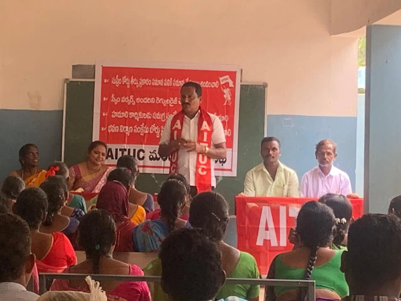 కార్మికుల శ్రమను దోపిడీ చేస్తున్న కేంద్ర , రాష్ట్ర ప్రభుత్వాలు