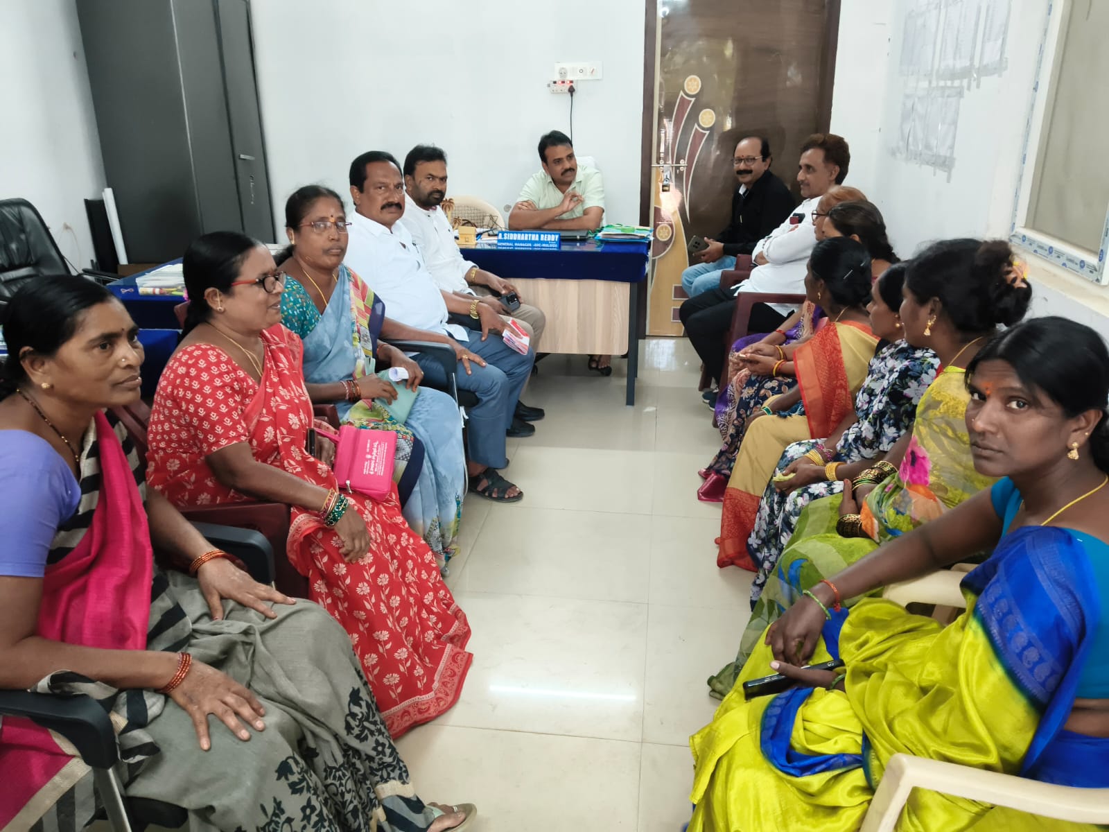 మధ్యాహ్న భోజన వంట కార్మికుల సమస్యలను పరిష్కరించాలి