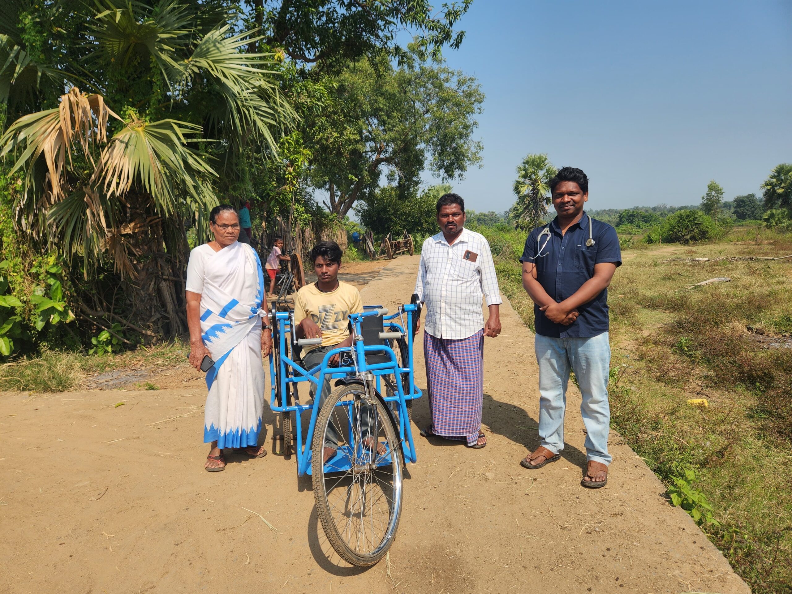 వికలాంగులకు ట్రై సైకిళ్ల అందజేత