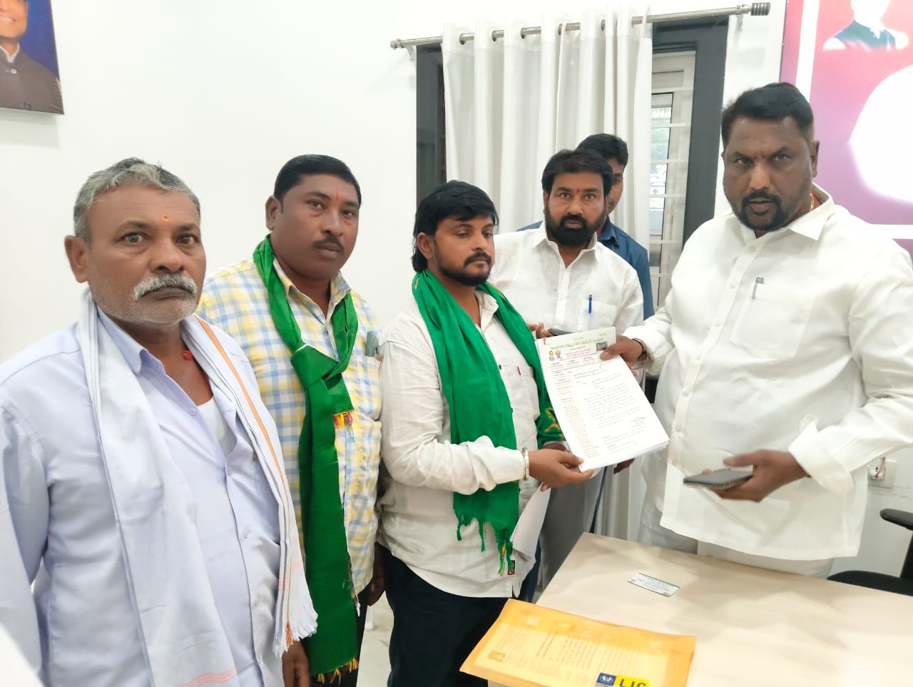 రాష్ట్రవ్యాప్తంగా ఆదివాసి ఎరుకలు  ఎదుర్కొంటున్న సమస్యలను పరిష్కరించాలి