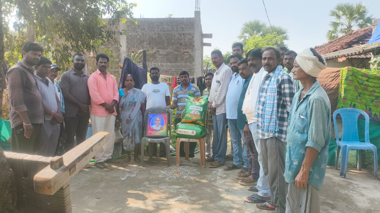 పేదల పక్షాన కాంగ్రెస్ – నిరుపేద కుటుంబానికి ఆర్థిక సహాయం