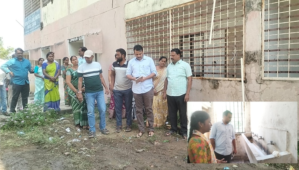 హాస్టల్‌లో కనీస సౌకర్యాల లేమిపై విద్యార్థినుల ఆందోళన