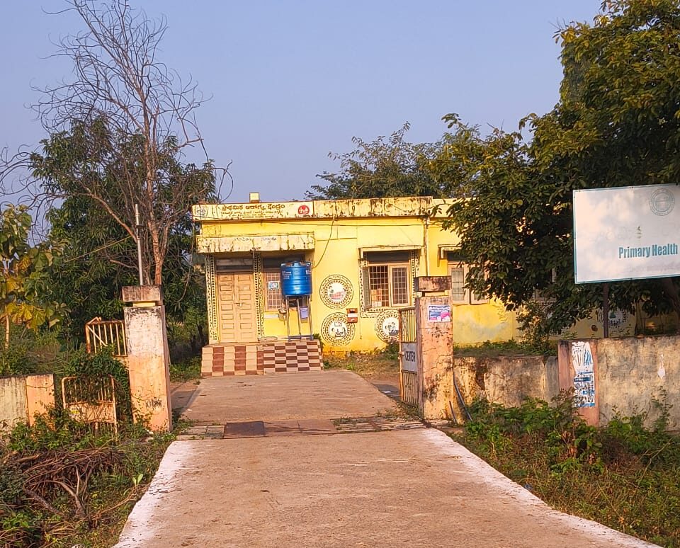 lకన్నాయిగూడెం ఆసుపత్రి వైద్యుల నిర్లక్ష్య ధోరణి