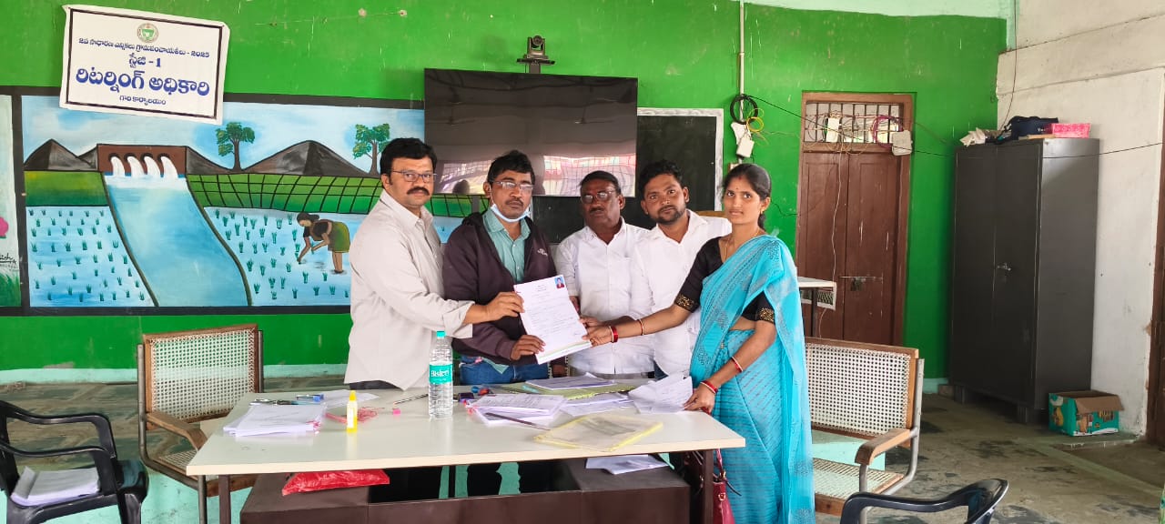 గుర్రెవుల సర్పంచ్ అభ్యర్థిగా నందిని నామినేషన్