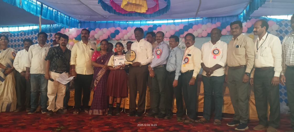 విజ్ఞాన సృష్టికి వేదికగా మారిన సైన్స్ సంబరాలు : డి ఈ ఓ