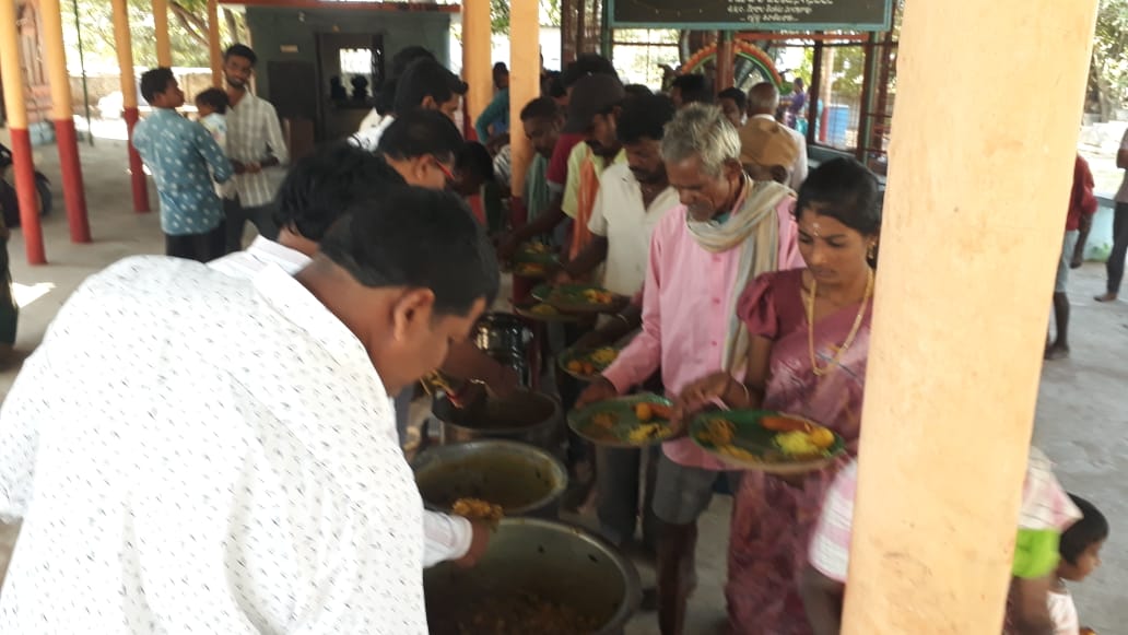 శిరిడీ సాయిబాబా మందిరంలో ఘనంగా అన్నప్రసాద కార్యక్రమం