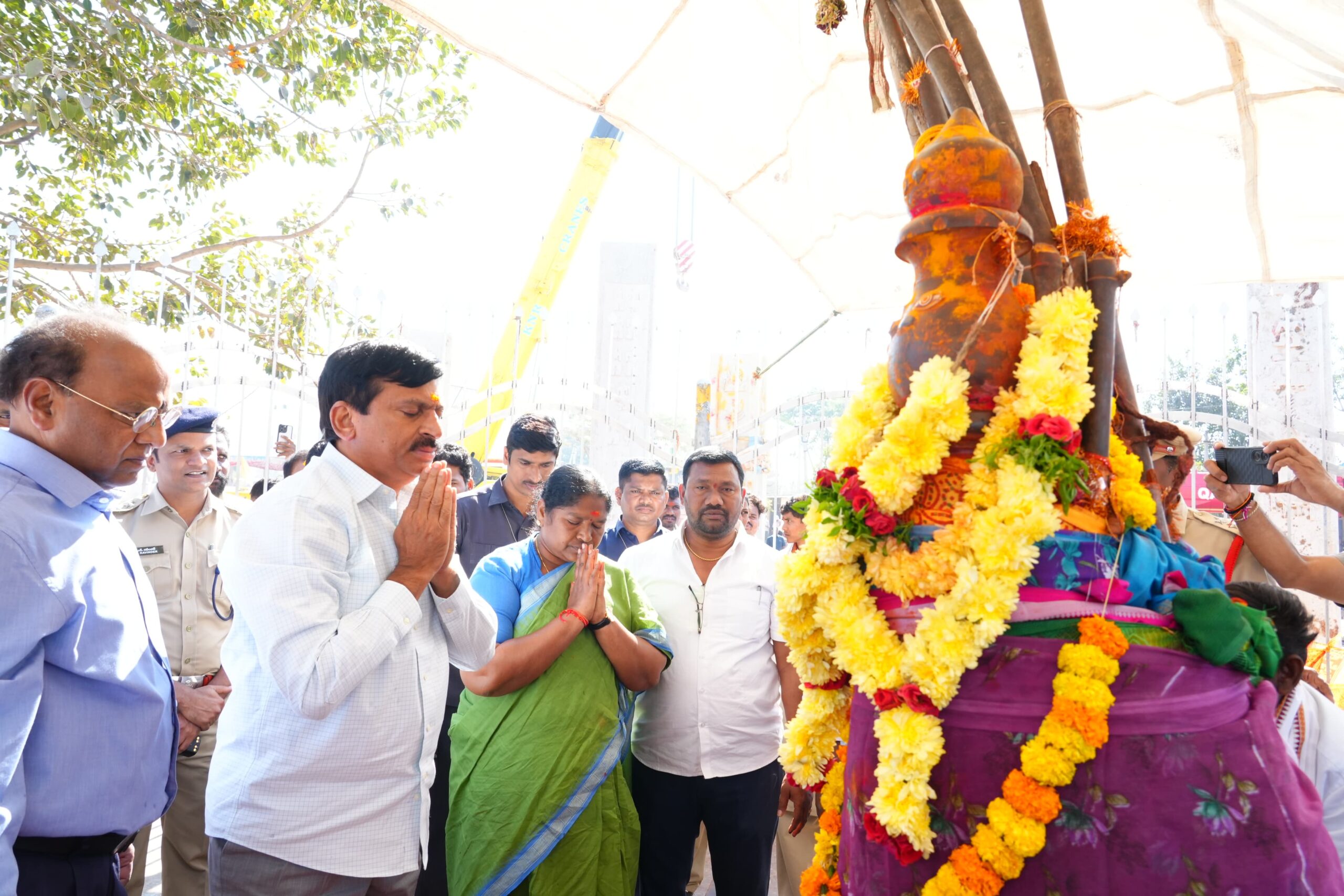 మేడారం జాతర పనులు నిర్దిష్ట గడువులోపు పూర్తి చేయాలి