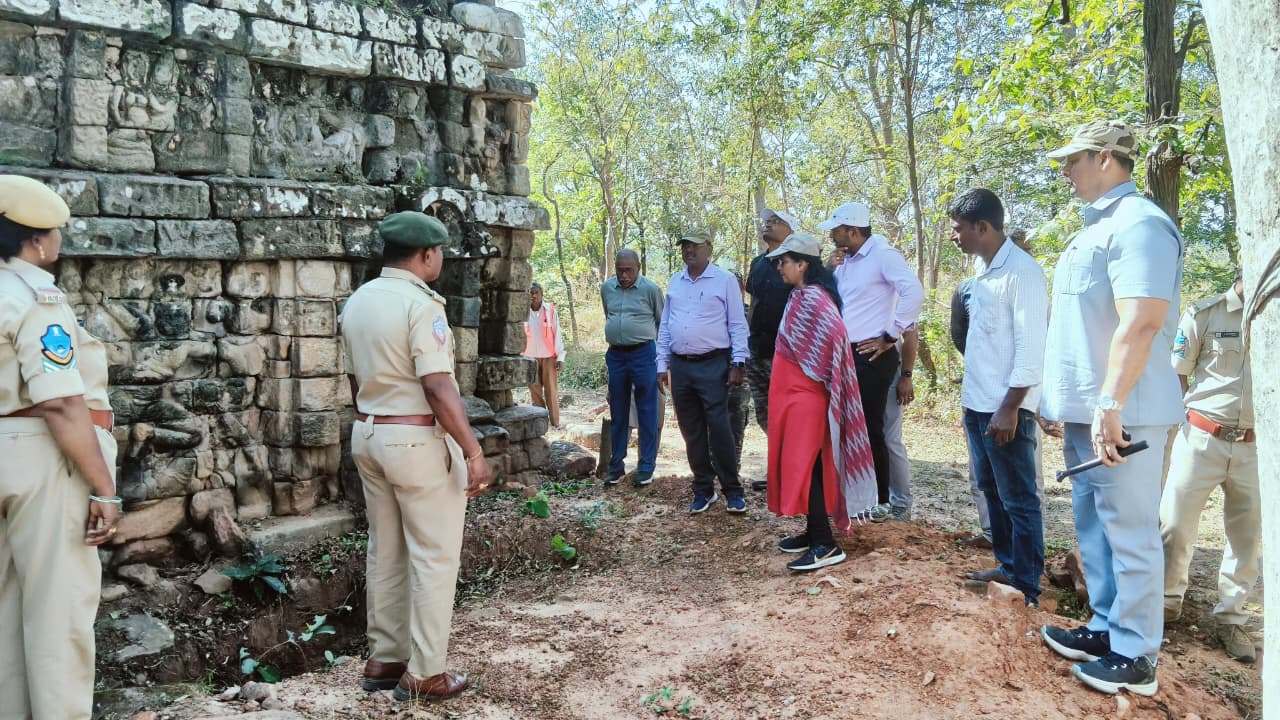 కొత్తూరు లక్ష్మీనరసింహ స్వామి ఆలయం అద్భుత కట్టడం