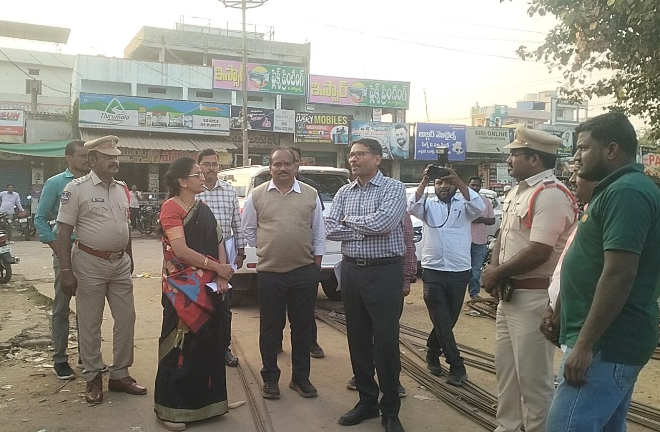 ములుగు బస్టాండ్ పరిశీలించిన ఆర్టీసీ ఎండి