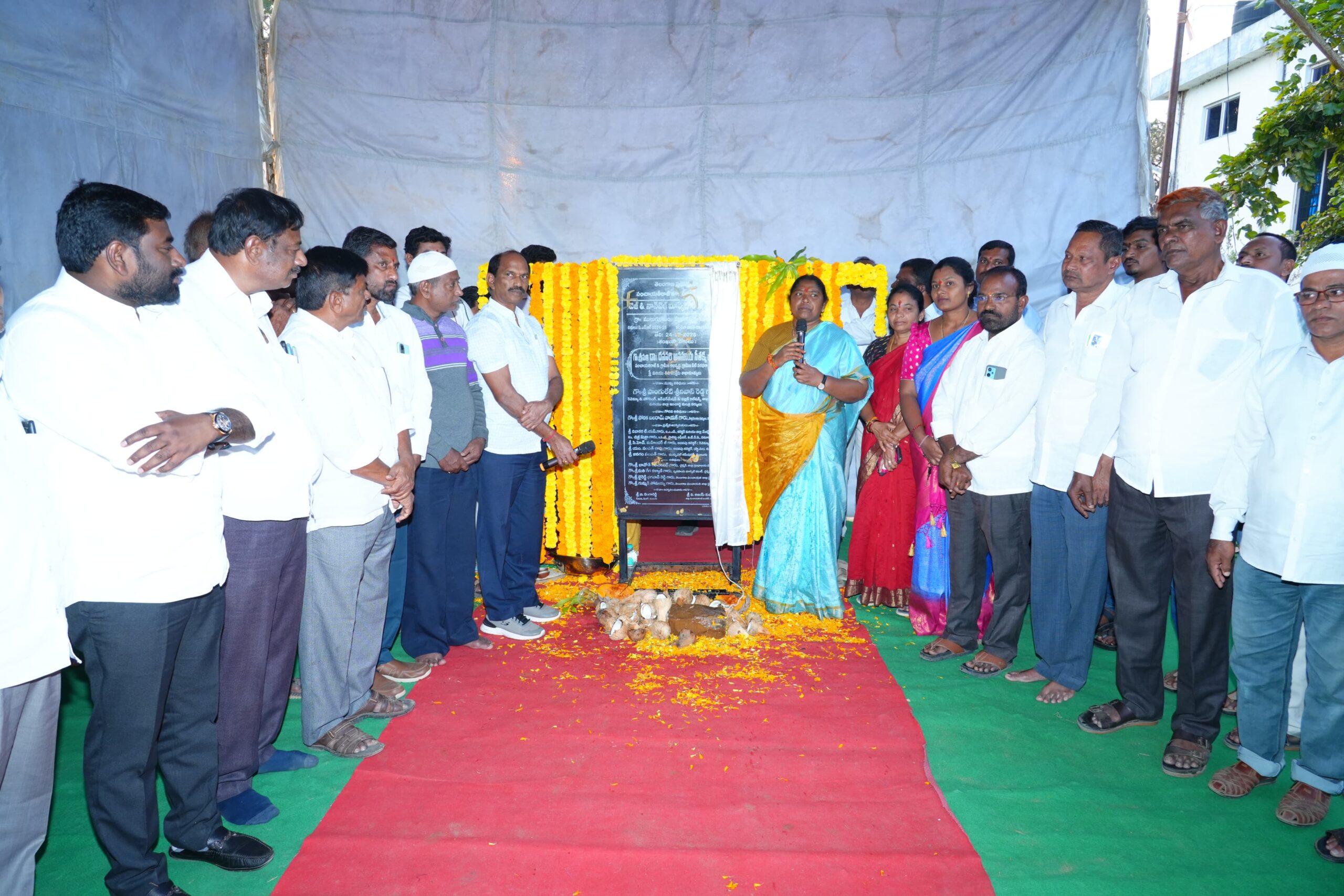 మరో మార్కెట్ ఏర్పాటుతో ఉపాధి అవకాశాలు : మంత్రి సీతక్క