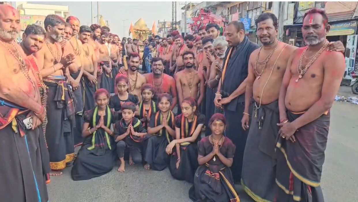 గారేపల్లి లో ఘనంగా అయ్యప్ప స్వామి అరట్టు శోభా రథయాత్ర