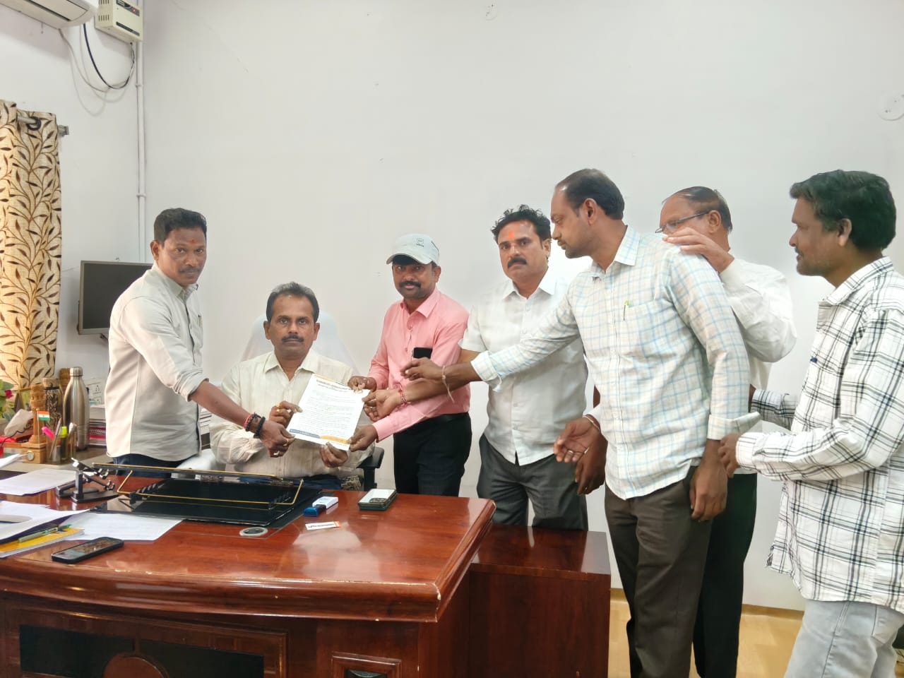 అర్హులైన జర్నలిస్టులందరికీ అక్రిడేషన్లు ఇవ్వాలి 