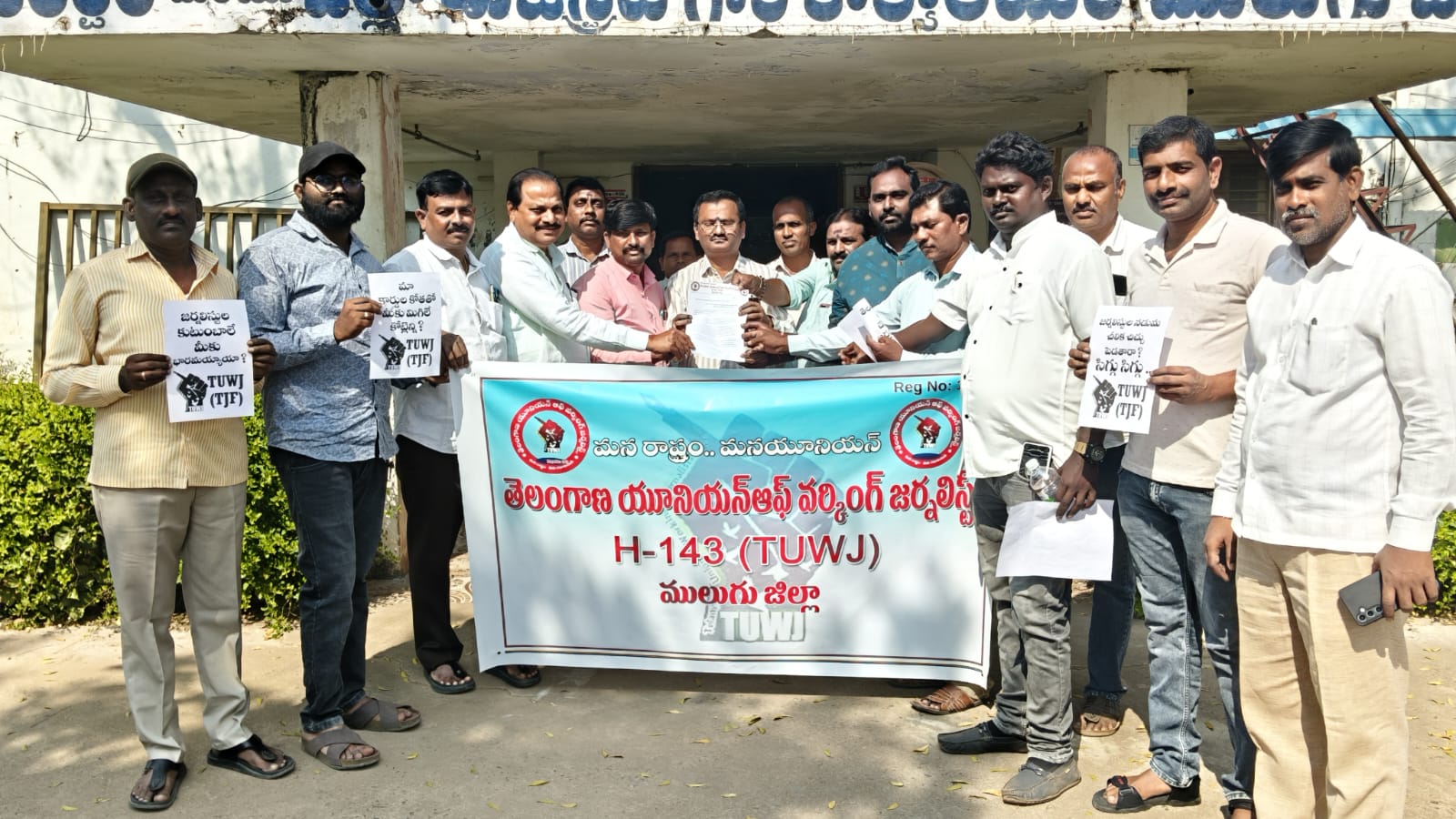 అర్హులైన జర్నలిస్టులందరికీ అక్రిడేషన్లు ఇవ్వాలి