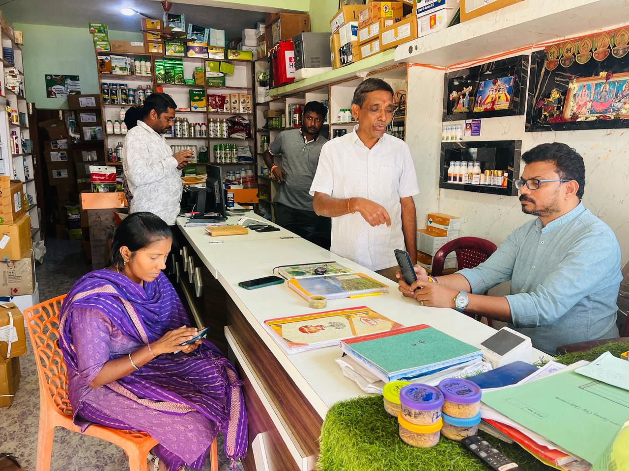 కాటారంలో ఎరువుల దుకాణాలను తనిఖీ చేసిన డి ఏ ఓ