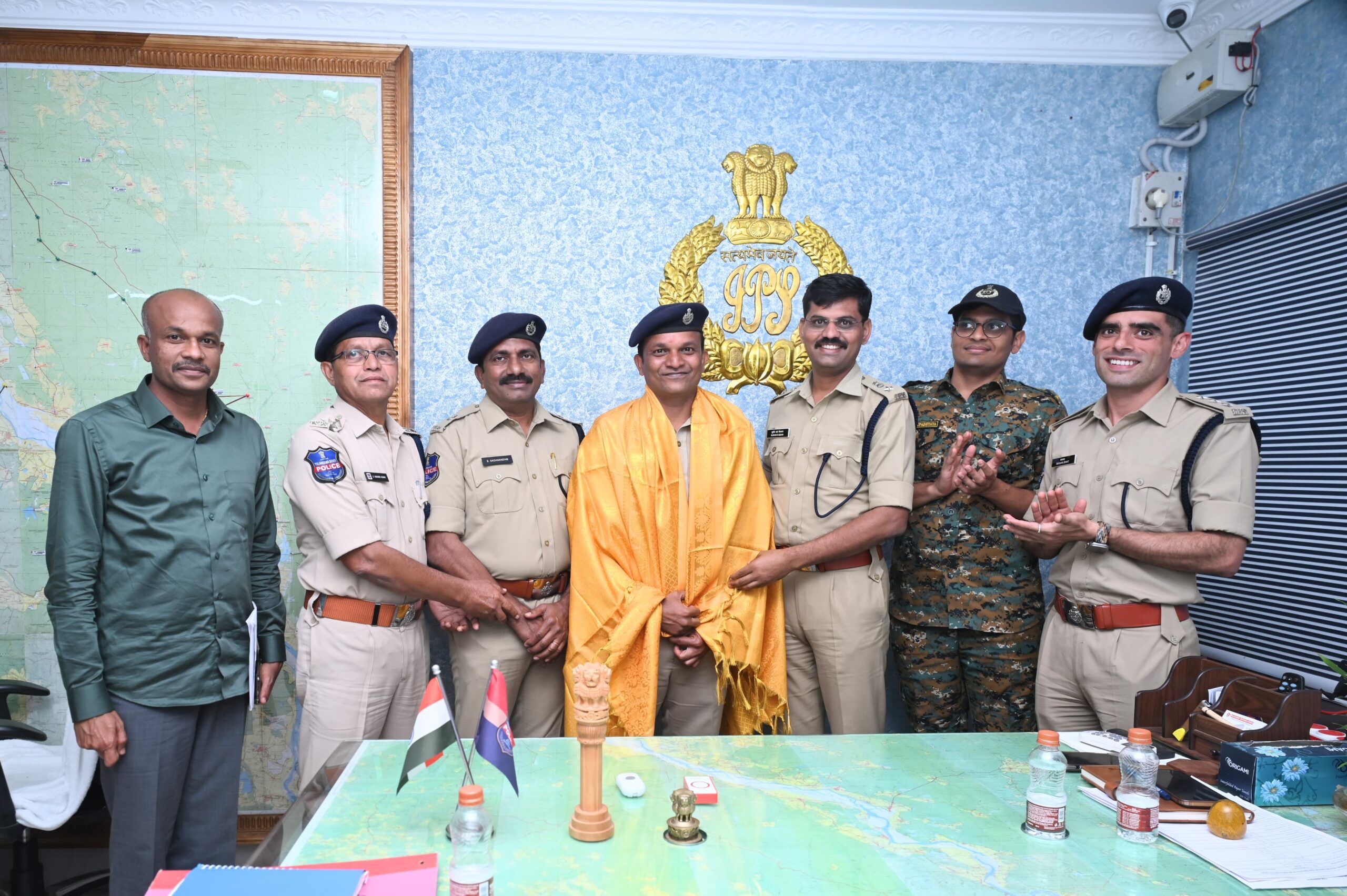 ములుగు డీఎస్పీ రవీందర్ కు రాష్ట్ర శౌర్య పతకం