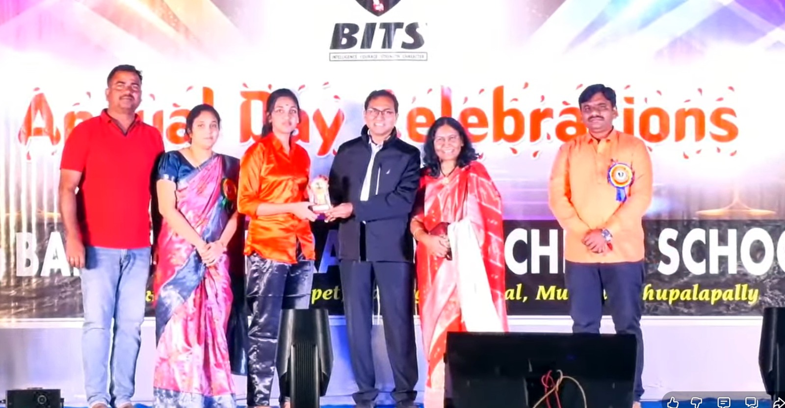 చదువుతోనే సమాజ అభివృద్ధి