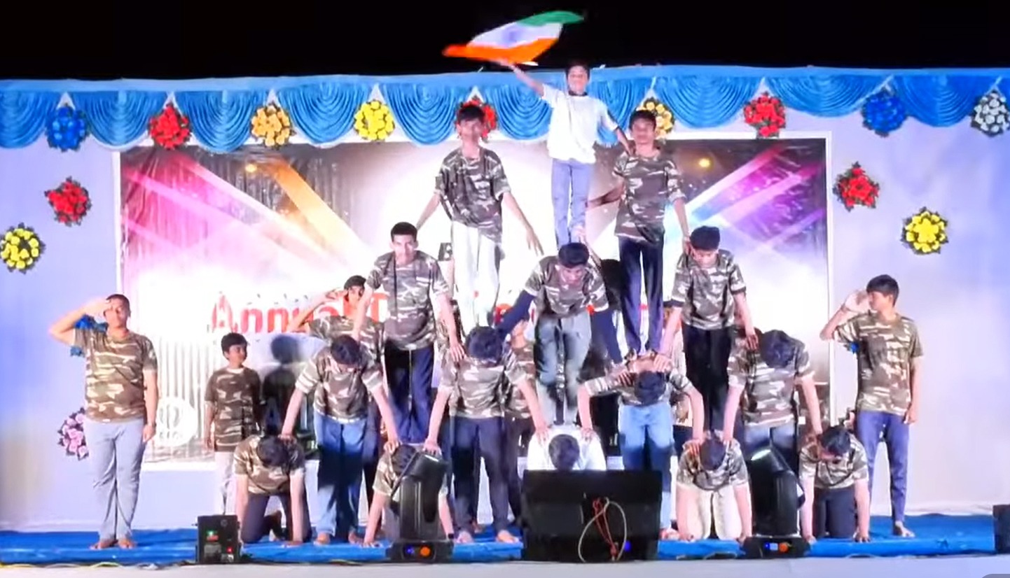 చదువుతోనే సమాజ అభివృద్ధి