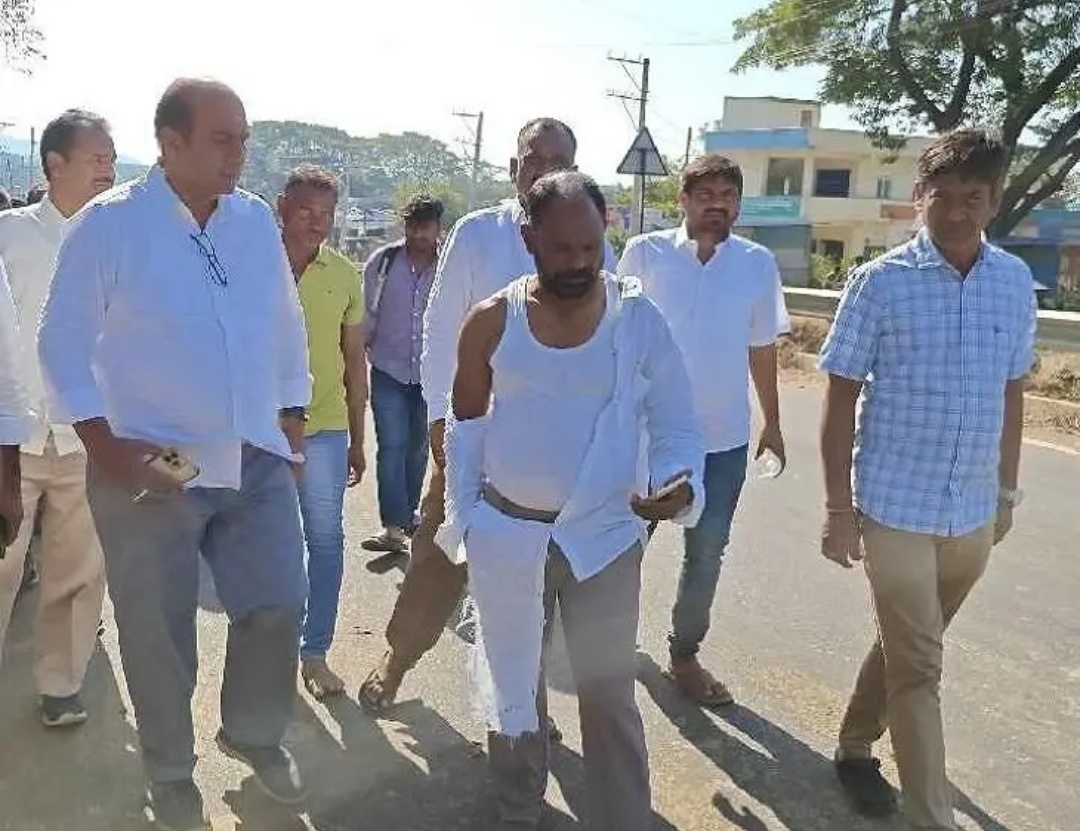 తాడ్వాయిలో బీఆర్ఎస్ నేత రమణయ్యపై దాడి