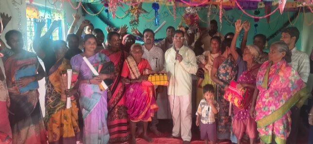 వృద్ధులకు దుప్పట్లు పంపిణీ