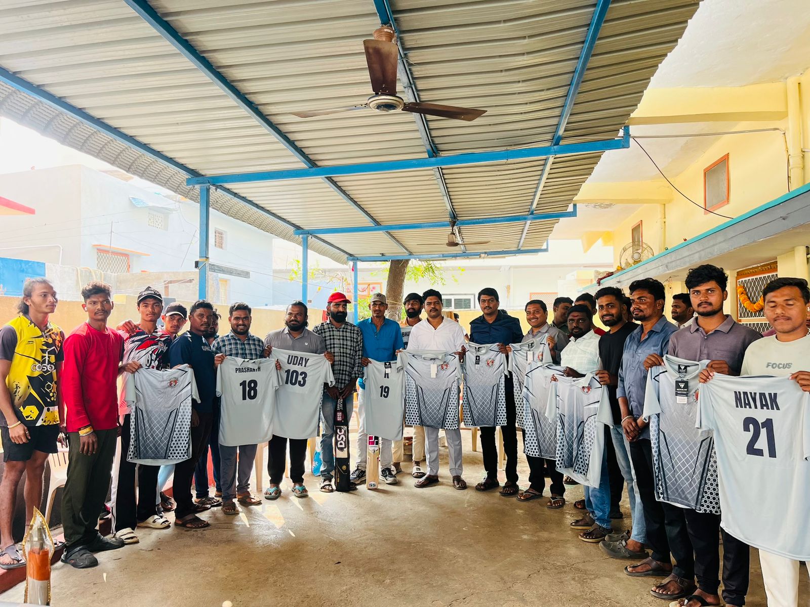 క్రికెట్ క్రీడల్లో ములుగు జిల్లాకు పేరు తేవాలి