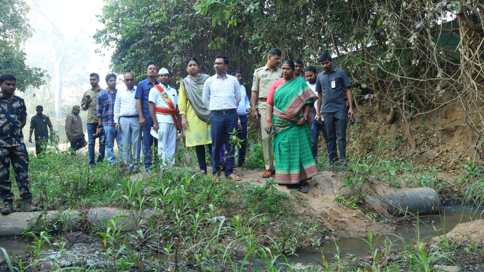 మేడారంలో అభివృద్ధి పనులకు వేగం పెంచాలి