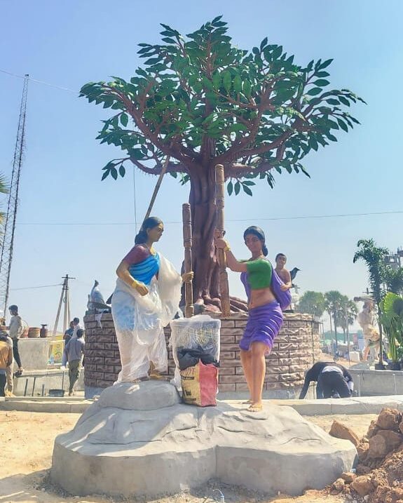 Medaram | మేడారంలో ఆకట్టుకుంటున్న గ్రామీణ జీవన శిల్పాలు