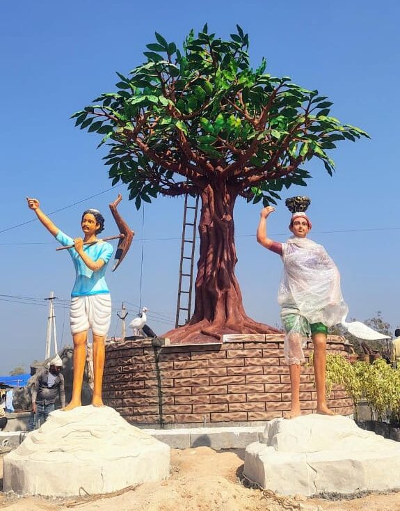 Medaram | మేడారంలో ఆకట్టుకుంటున్న గ్రామీణ జీవన శిల్పాలు