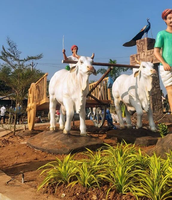 Medaram | మేడారంలో ఆకట్టుకుంటున్న గ్రామీణ జీవన శిల్పాలు