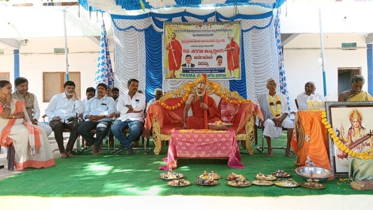 విద్యార్థులకు విలువలతో కూడిన విద్య అందించాలి