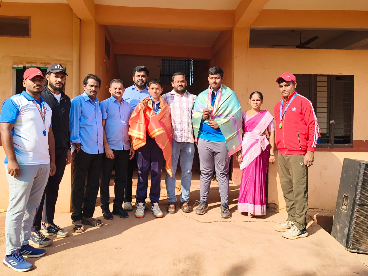 భారత క్రికెట్ జట్టులో ఎంపికైన విద్యార్థులకు సన్మానం