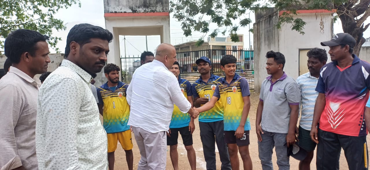 సర్పంచ్ ఆధ్వర్యంలో గ్రామీణ క్రీడలు