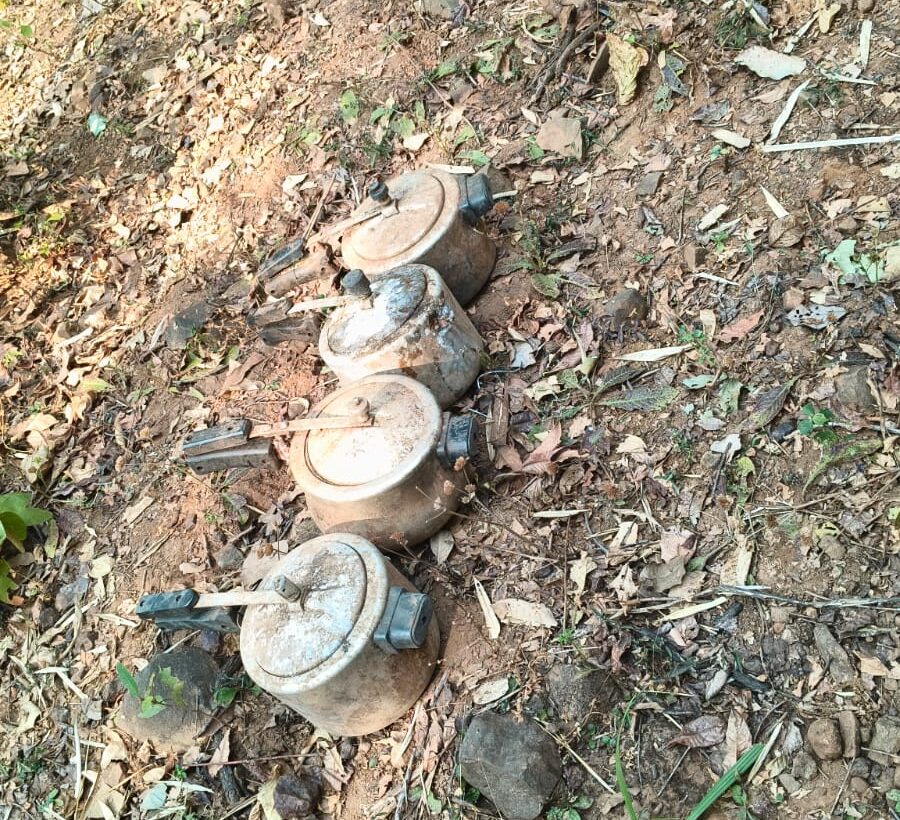 దంతేవాడలో మావోయిస్టుల డంప్ స్వాధీనం 