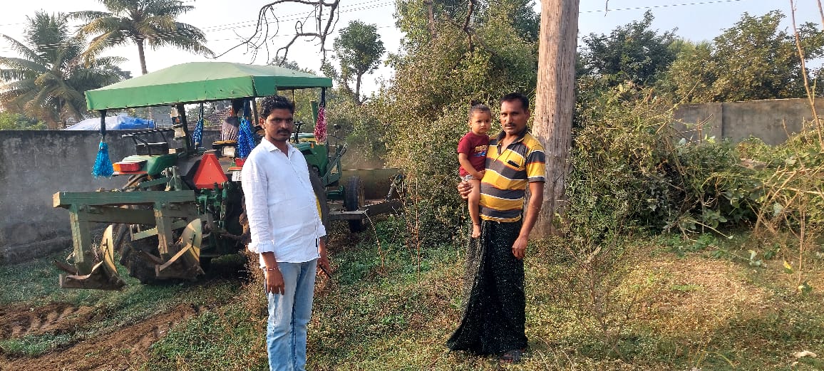 ముప్పనపల్లి పాఠశాల ప్రాంగణంలో పిచ్చి మొక్కల తొలగింపు