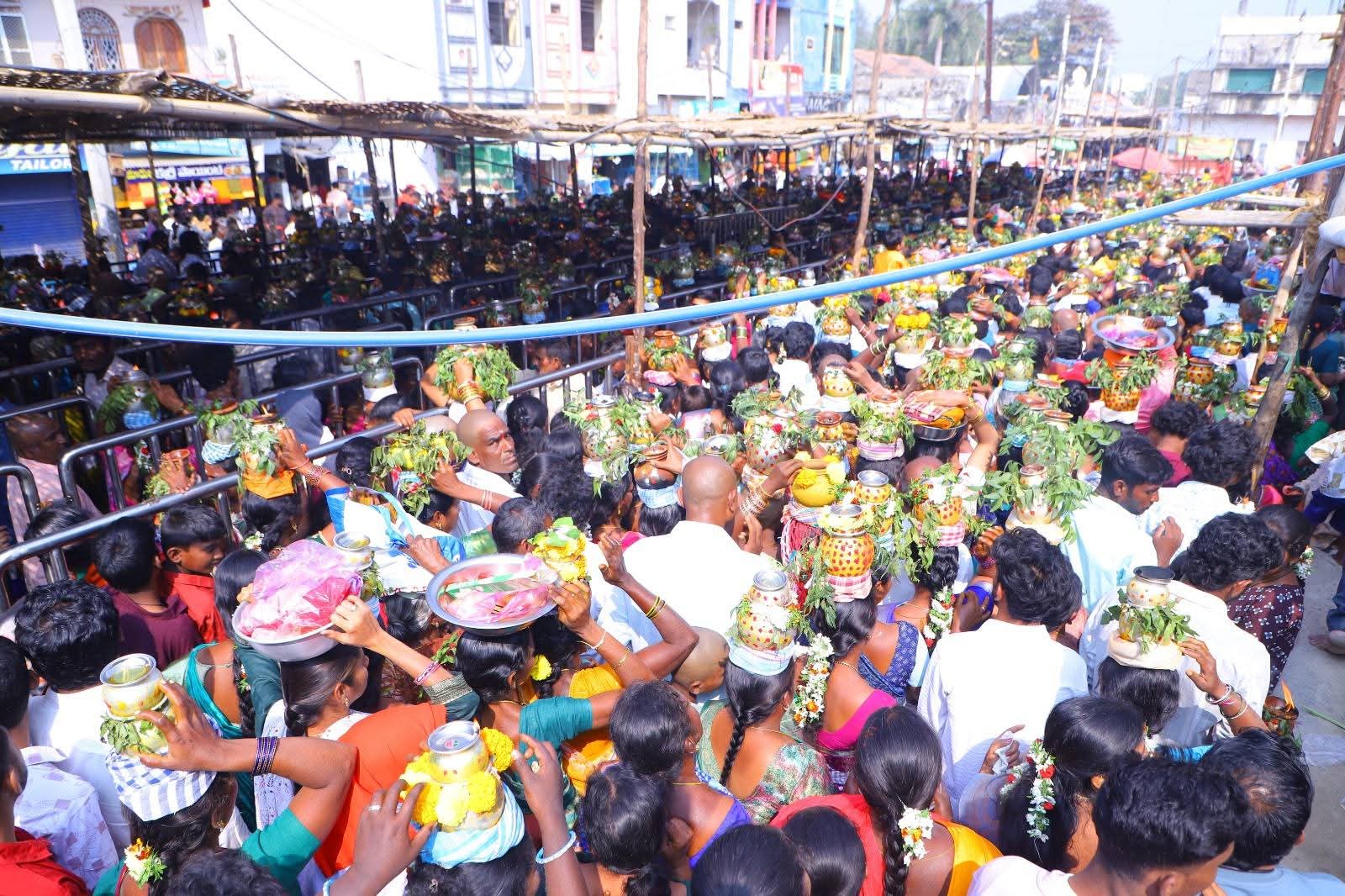 వేములవాడ బద్దిపోచమ్మ ఆలయంలో బోనాల సందడి