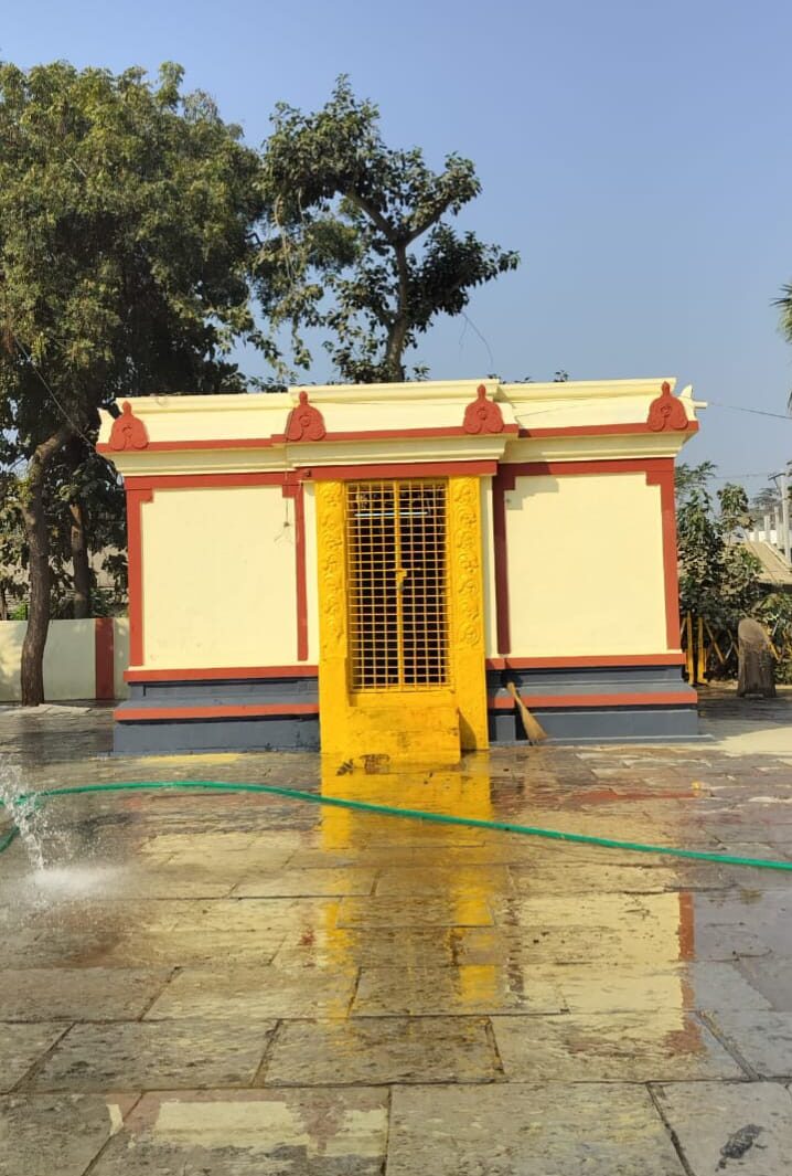 డోలు మోగగా.. తోరణాలు కట్టగా.. మేడారం జాతర ఆరంభ సూచన