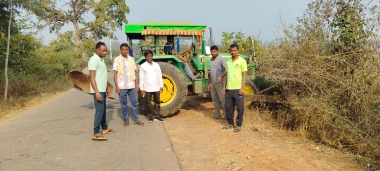 ముప్పనపల్లి గ్రామంలో రహదారి శుభ్రత పనులు