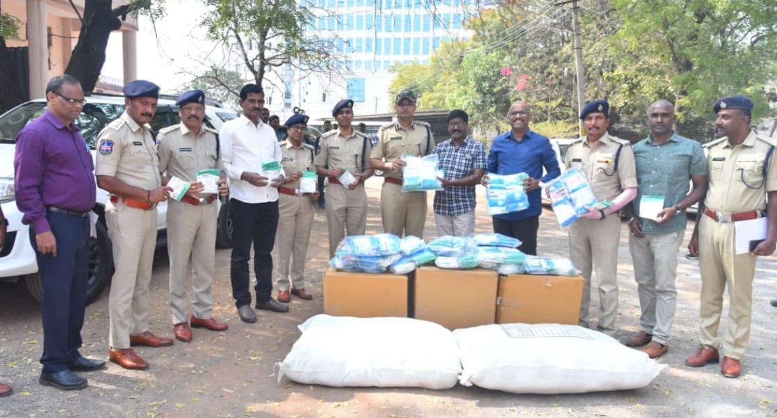 మేడారం జాతర విధుల్లో మాస్కుల వినియోగం తప్పనిసరి