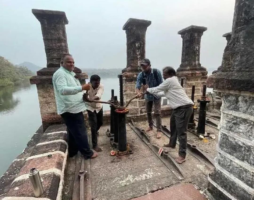 మేడారం జాతర భక్తుల పుణ్య స్నానాలకు లక్నవరం నీరు విడుదల