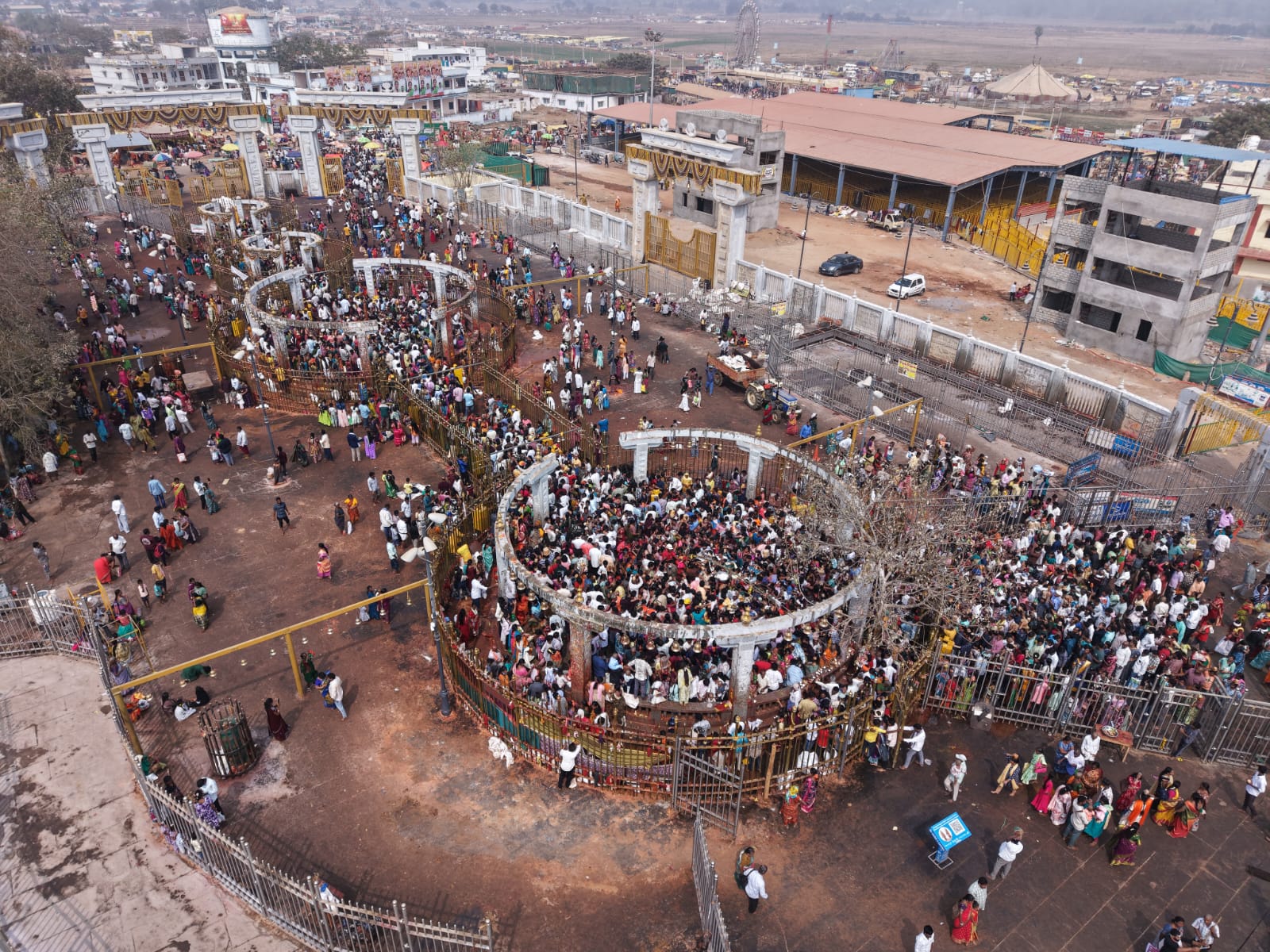 వన దేవతల సన్నిధిలో భక్త జనసందోహం