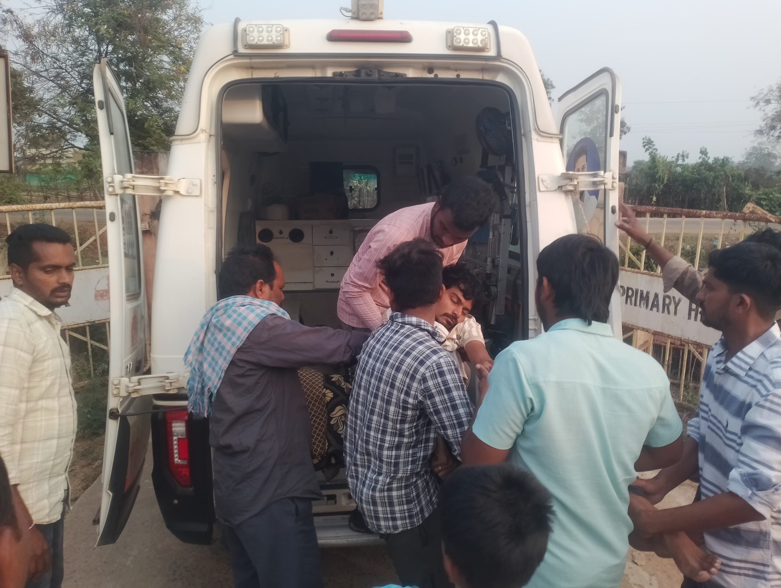 కన్నాయిగూడెం పీహెచ్సీలో సిబ్బంది లేమి… రోగి ప్రాణాలకు ముప్పు