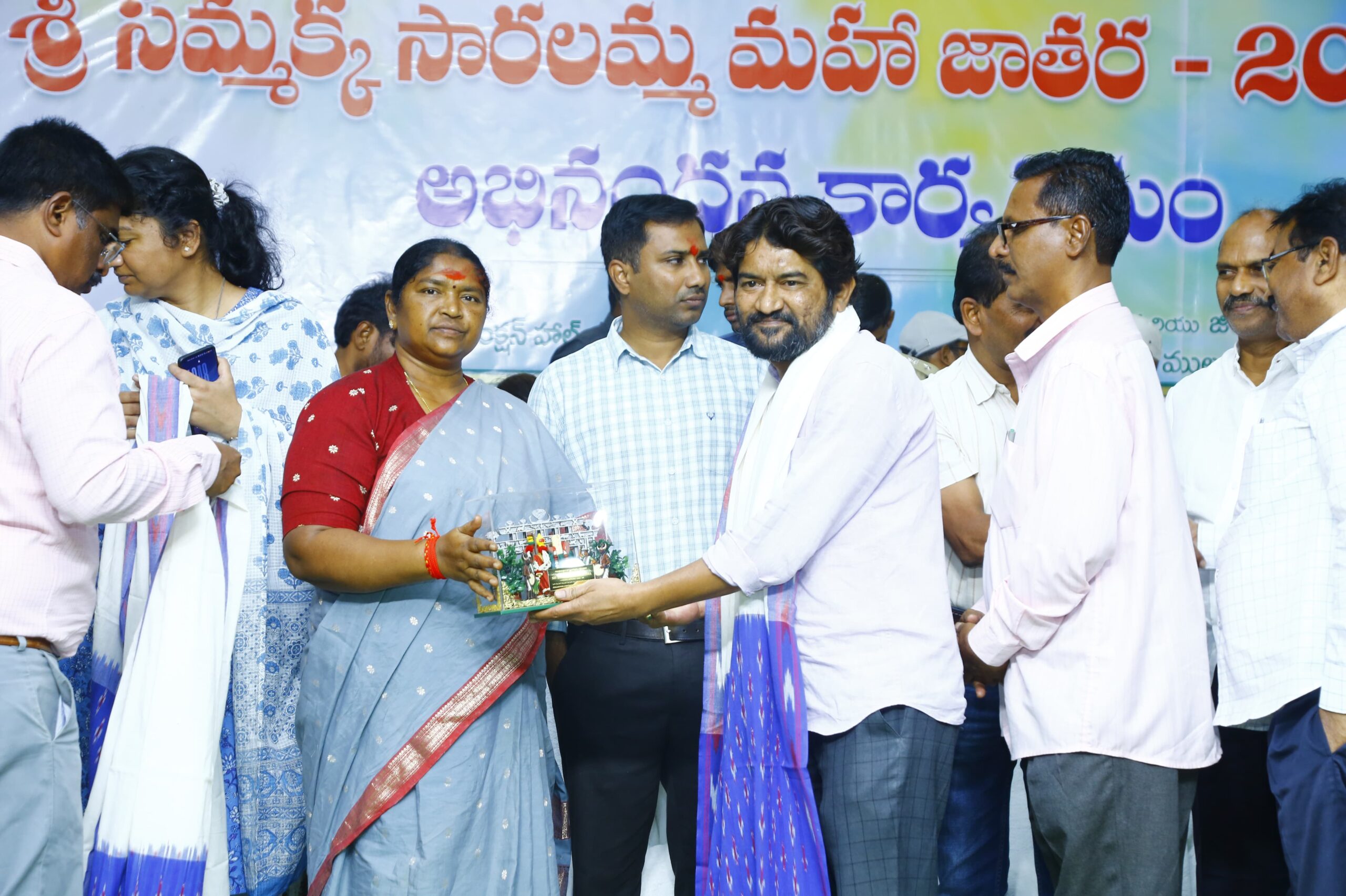 వైద్య సేవల్లో ప్రతిభకు డాక్టర్ రవీందర్‌కు అవార్డు