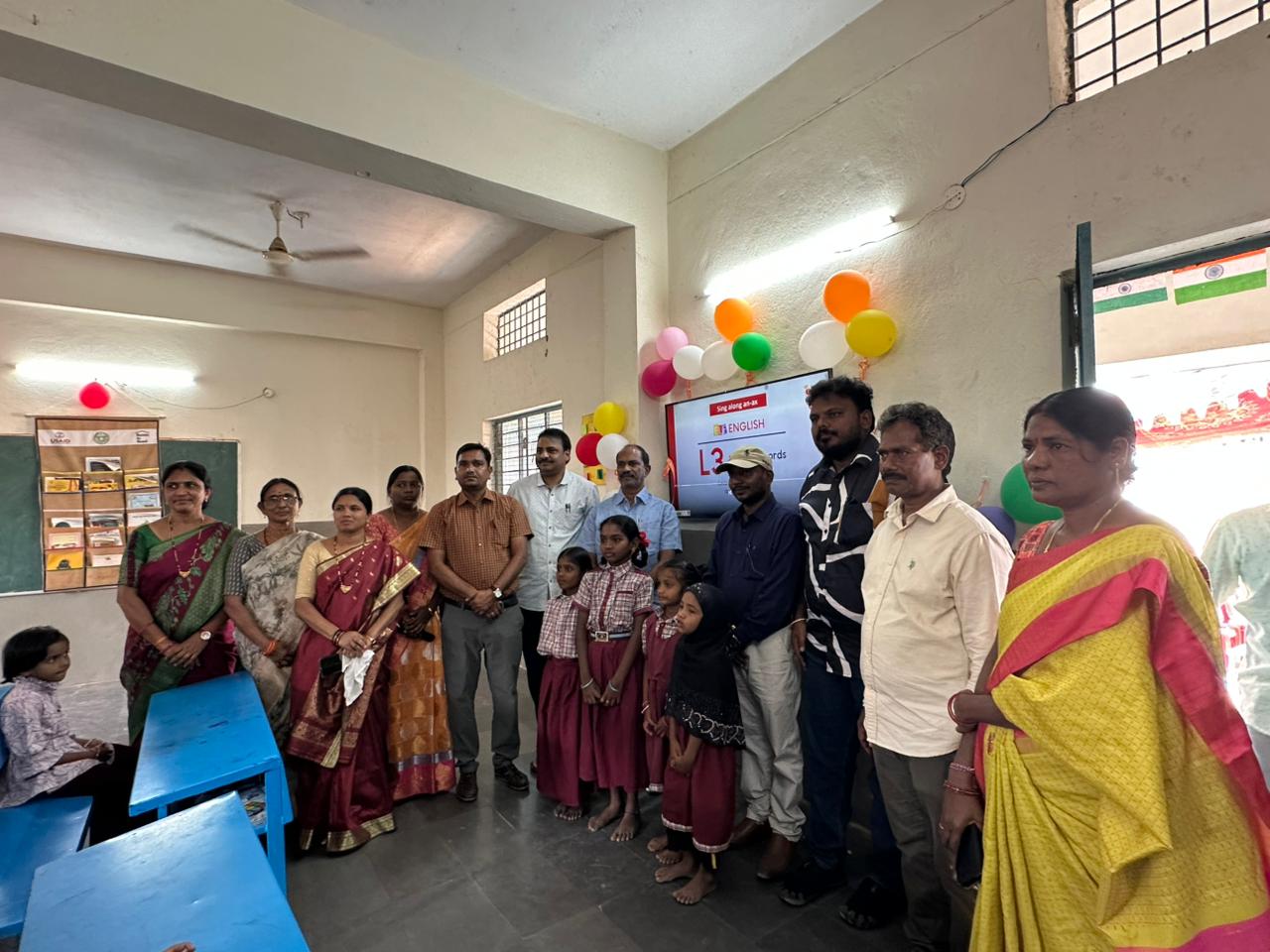 మహ్మద్ గౌస్‌పల్లి పాఠశాలకు స్మార్ట్ టీవీల అందజేత