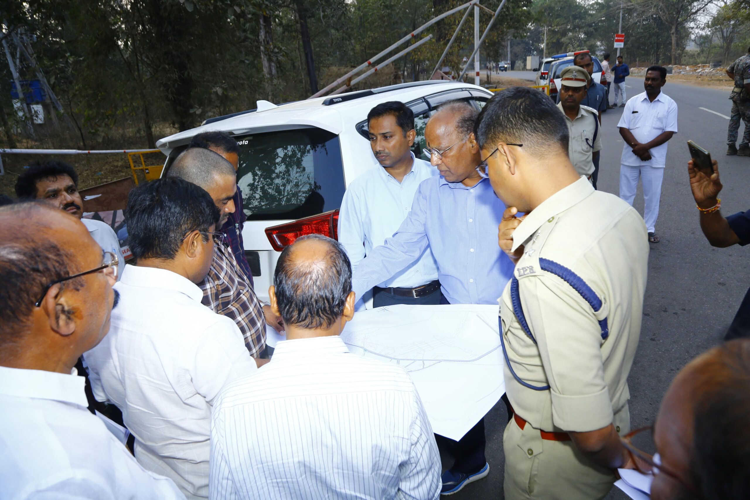 ట్రాఫిక్ సమస్యలు రాకుండా రహదారి కోసం ప్రణాళికలు