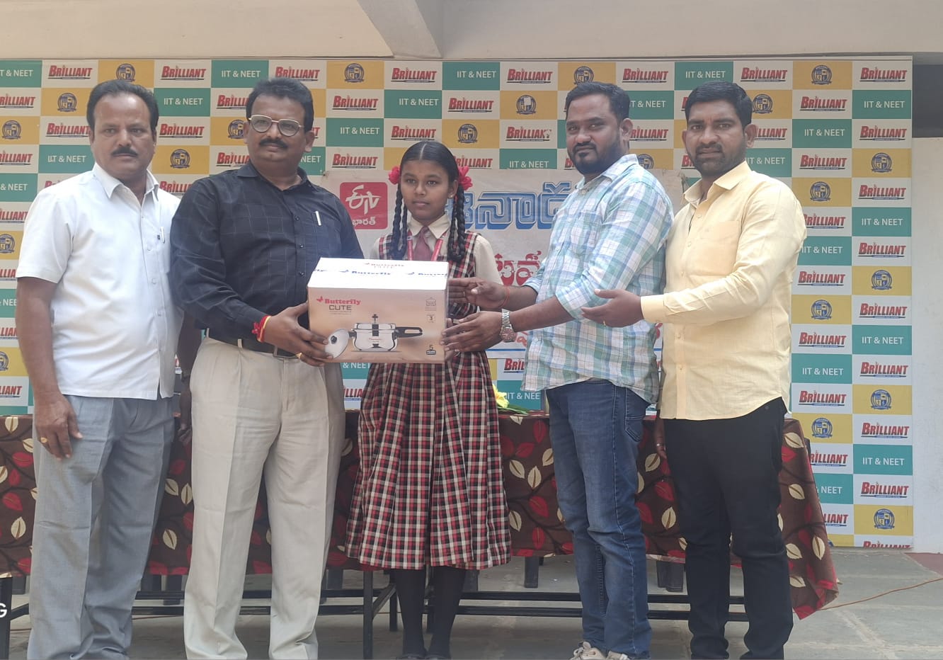 ఈనాడు–ఈటీవీ పోటీల్లో బ్రిలియంట్ విద్యార్థుల ప్రతిభ