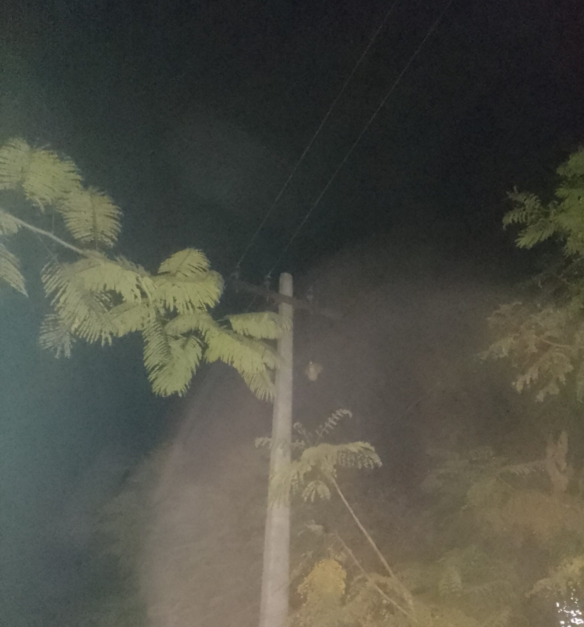 గుర్రెవుల గ్రామంలో ఒకటి వెలుగుతే.. మరొకటి వెలుగదు..!