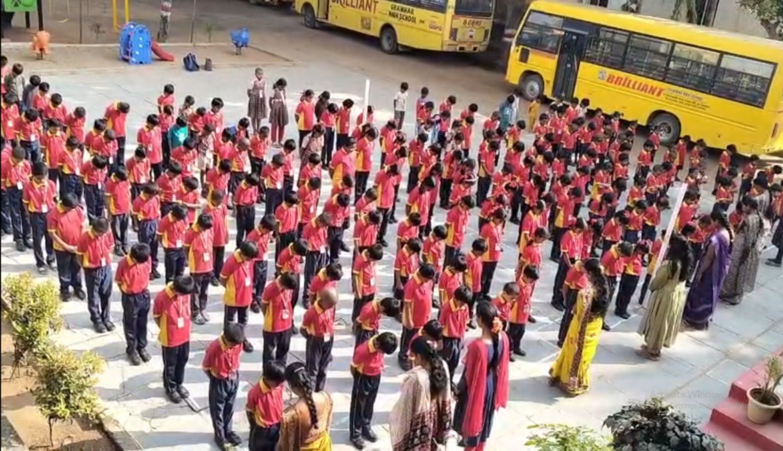 పుల్వామా అమరవీరులకు బ్రిలియంట్ గ్రామర్ హై స్కూల్లో నివాళులు