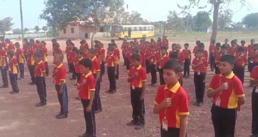 పుల్వామా అమరవీరులకు బ్రిలియంట్ గ్రామర్ హై స్కూల్లో నివాళులు