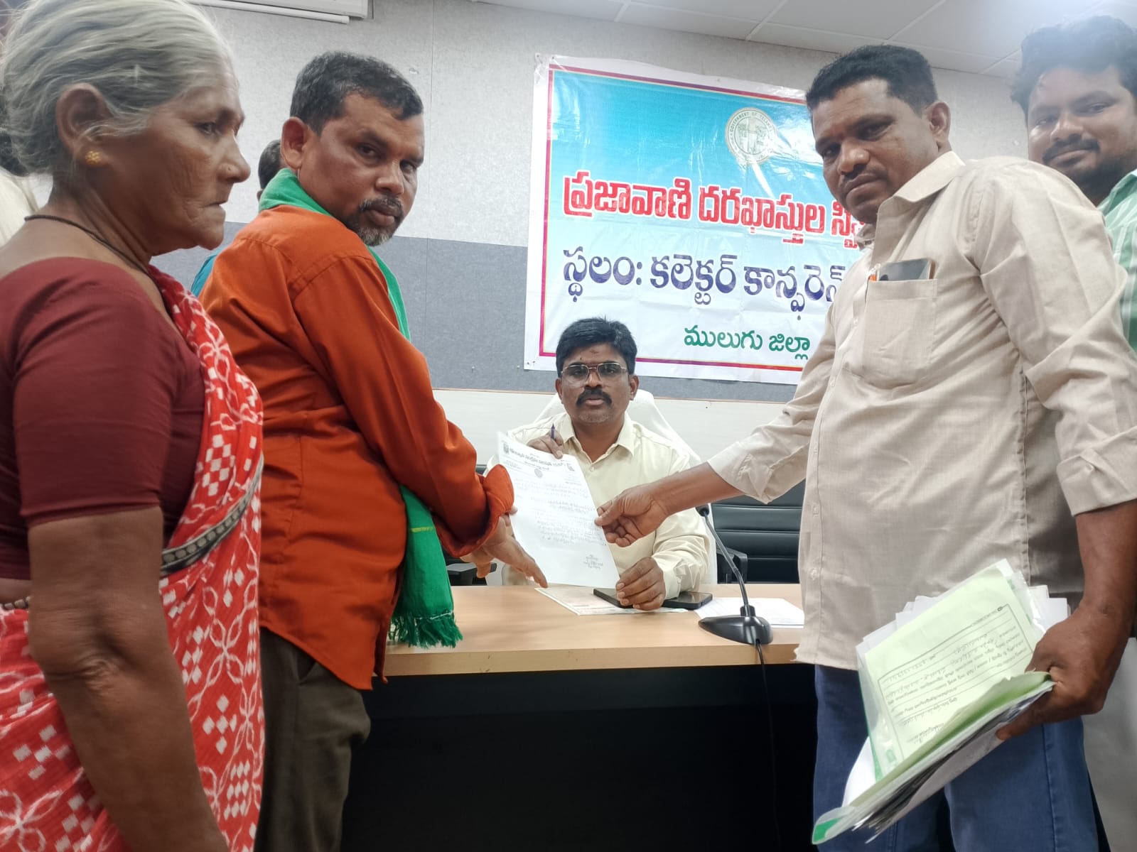 గిరిజనేతరుల అక్రమ పట్టాలను రద్దు చేయాలి